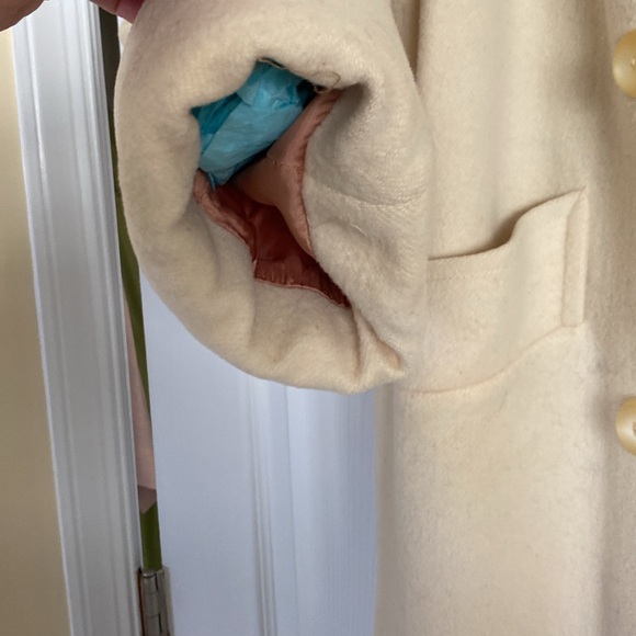 Cream wool coat. Fully lined. Size 14/16. - Picture 3 of 10